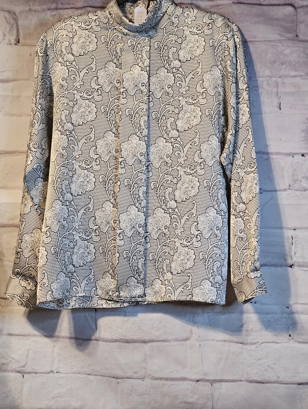 Jones New York 90s Size 8 Blouse With Back Buttons